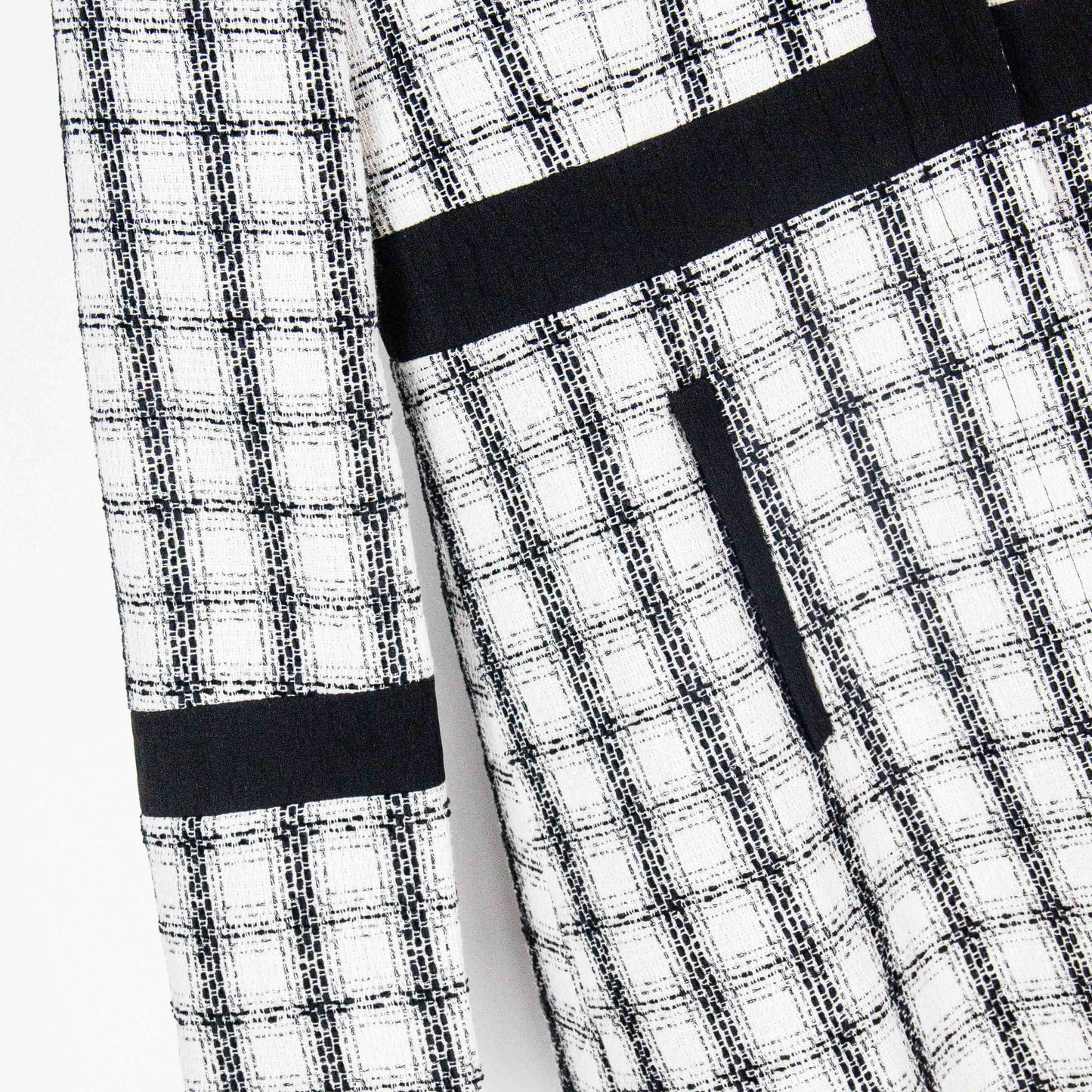 Elegant Trench Coat with Padded Shoulders