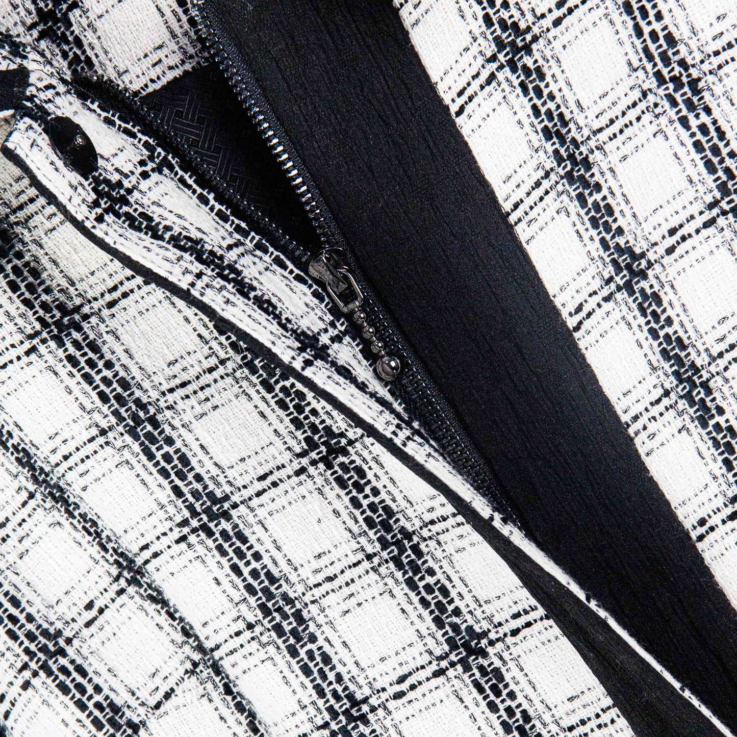 Elegant Trench Coat with Padded Shoulders