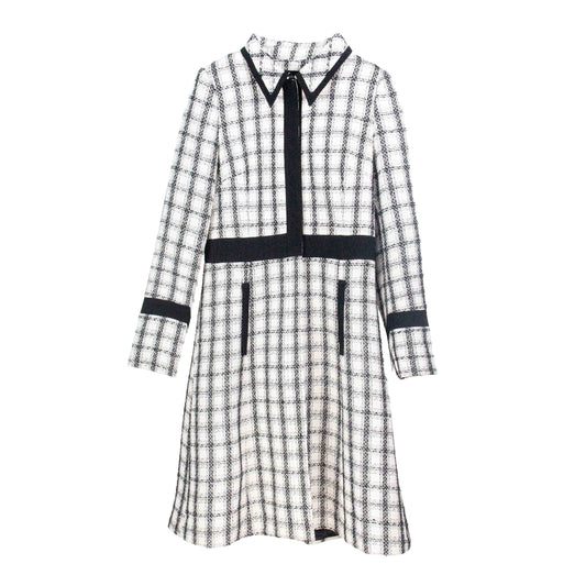 Elegant Trench Coat with Padded Shoulders